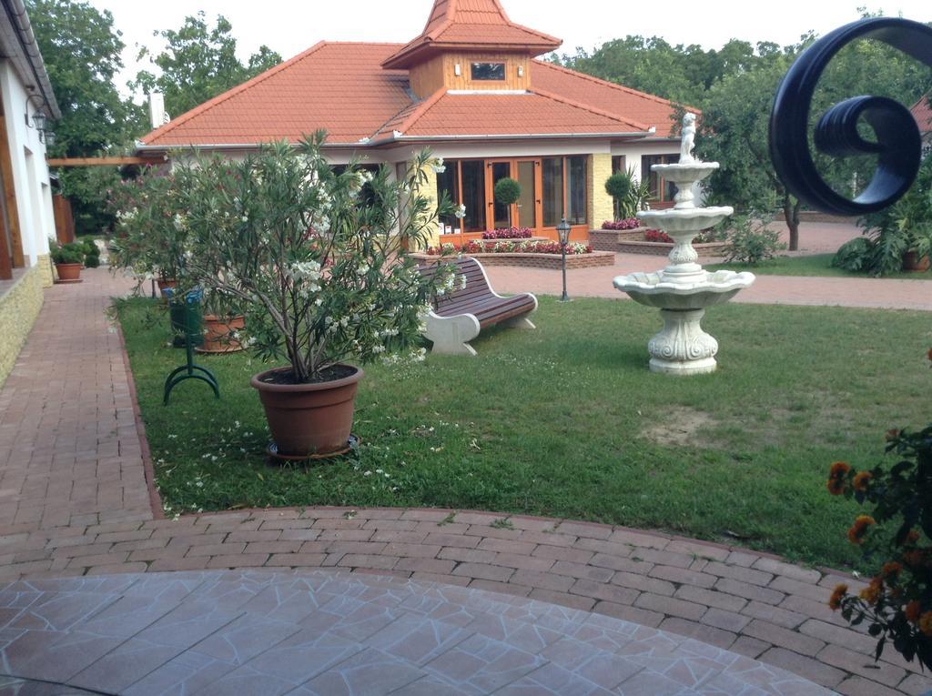 Bornemisza Kuria Apartment Tiszabecs Exterior foto