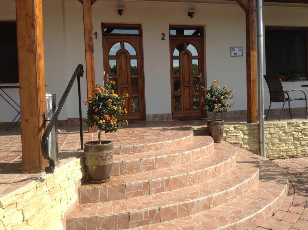 Bornemisza Kuria Apartment Tiszabecs Exterior foto