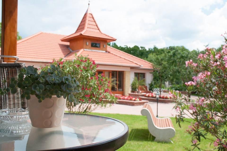 Bornemisza Kuria Apartment Tiszabecs Exterior foto