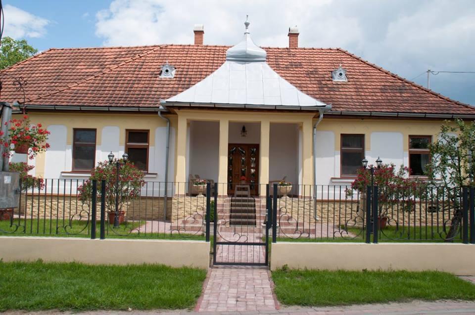 Bornemisza Kuria Apartment Tiszabecs Exterior foto