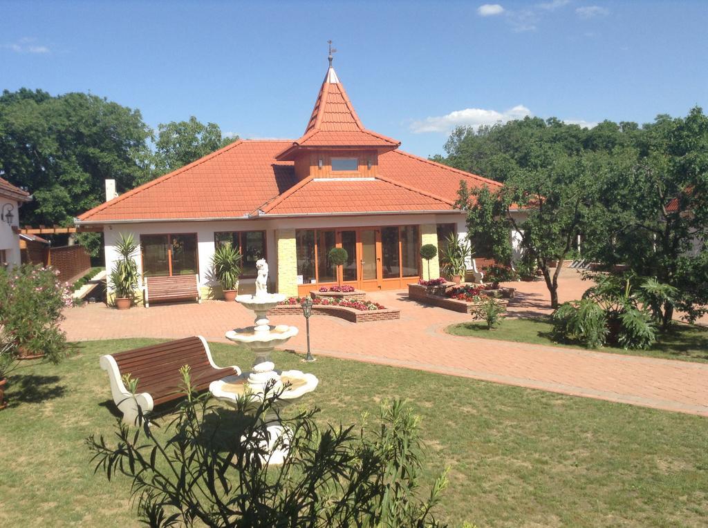 Bornemisza Kuria Apartment Tiszabecs Exterior foto