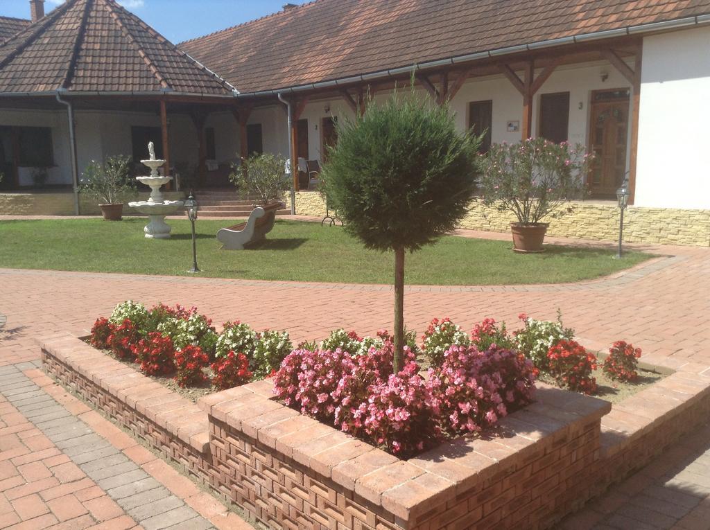 Bornemisza Kuria Apartment Tiszabecs Exterior foto