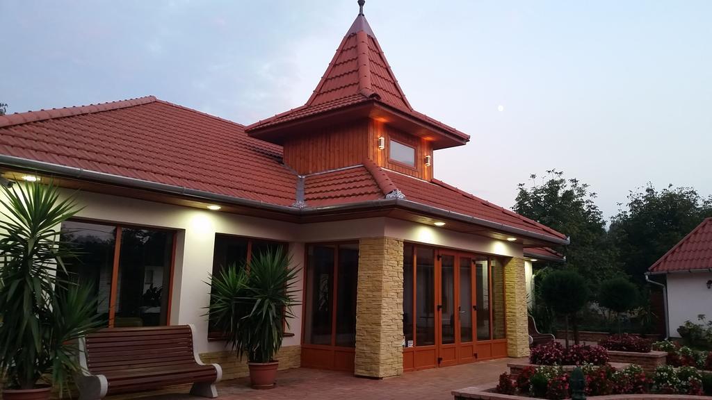 Bornemisza Kuria Apartment Tiszabecs Exterior foto